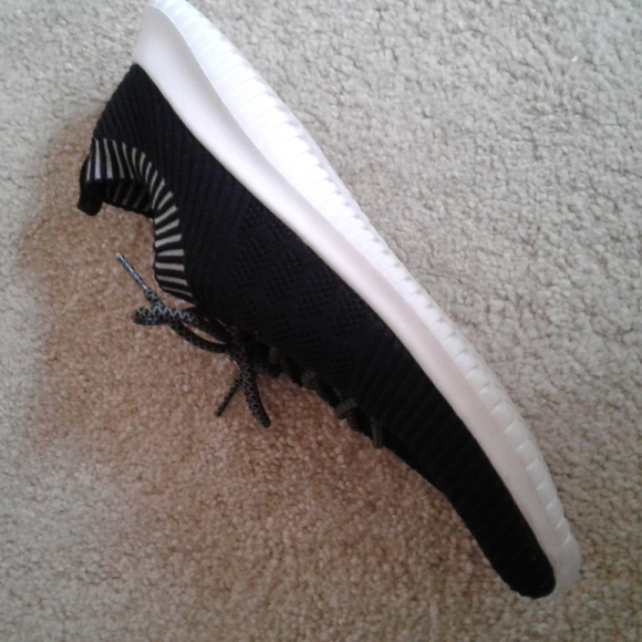 Men's black runners - Picture 2 of 3